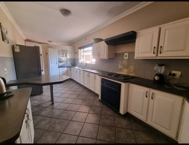 4 BEDROOM HOUSE FOR SALE IN THREE RIVERS EAST
